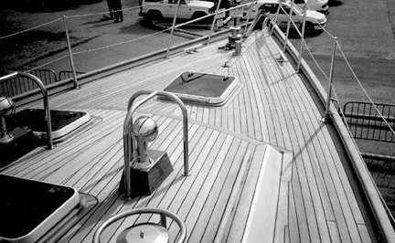 V432-DECK-1.jpg (23008 bytes)