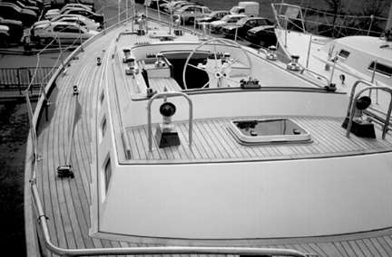 V432-DECK-3.jpg (21831 bytes)