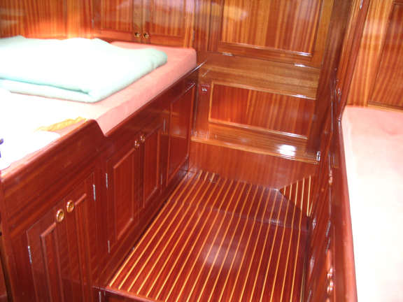 You can see many more photos of thismagnificent wood epoxy