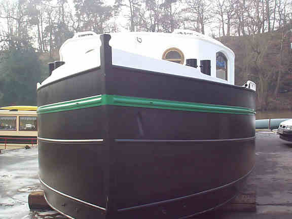 BARGE-BOW-2.jpg (21971 bytes)