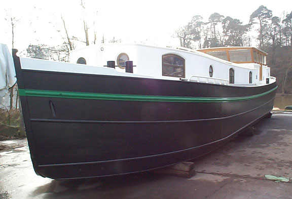 BARGE-BOW-3.jpg (24534 bytes)
