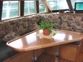 V542-15.jpg (10293 bytes)