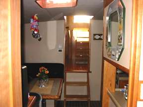 V542-17.jpg (8977 bytes)