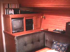 V542-18.jpg (8435 bytes)