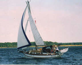 S27SAILING.jpg (8667 bytes)